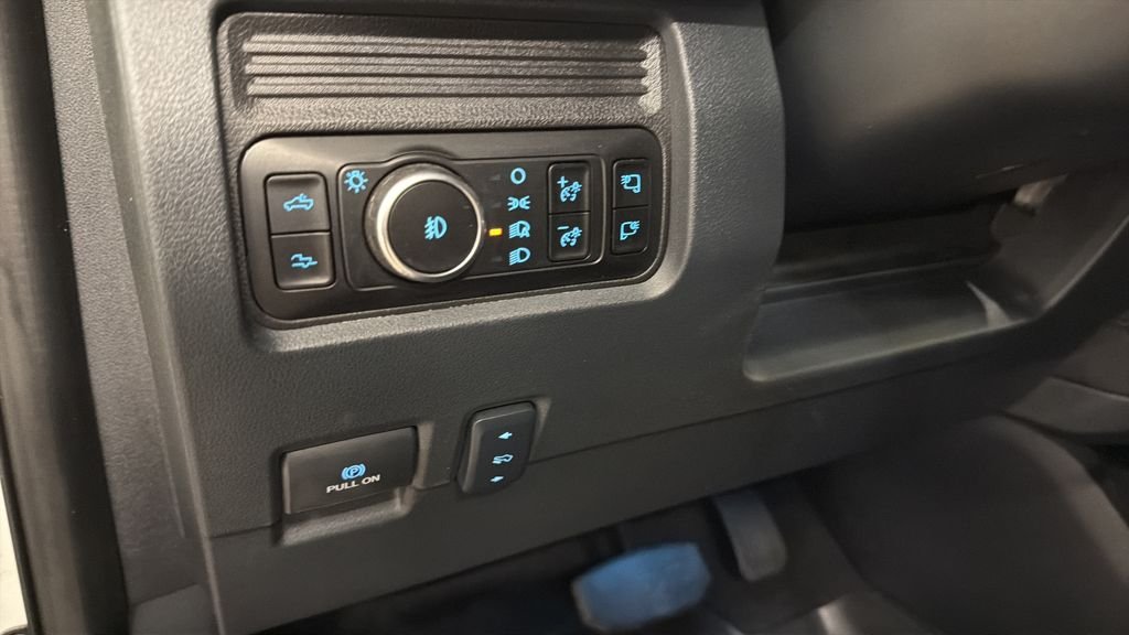 Used 2025 White Ford Platinum image 17