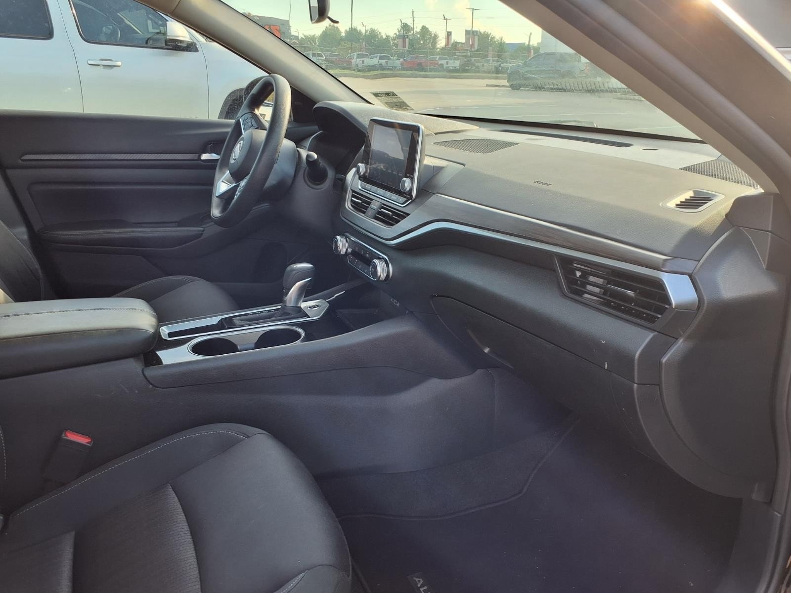 Used 2024 Super Black Nissan 2.5 SV image 12