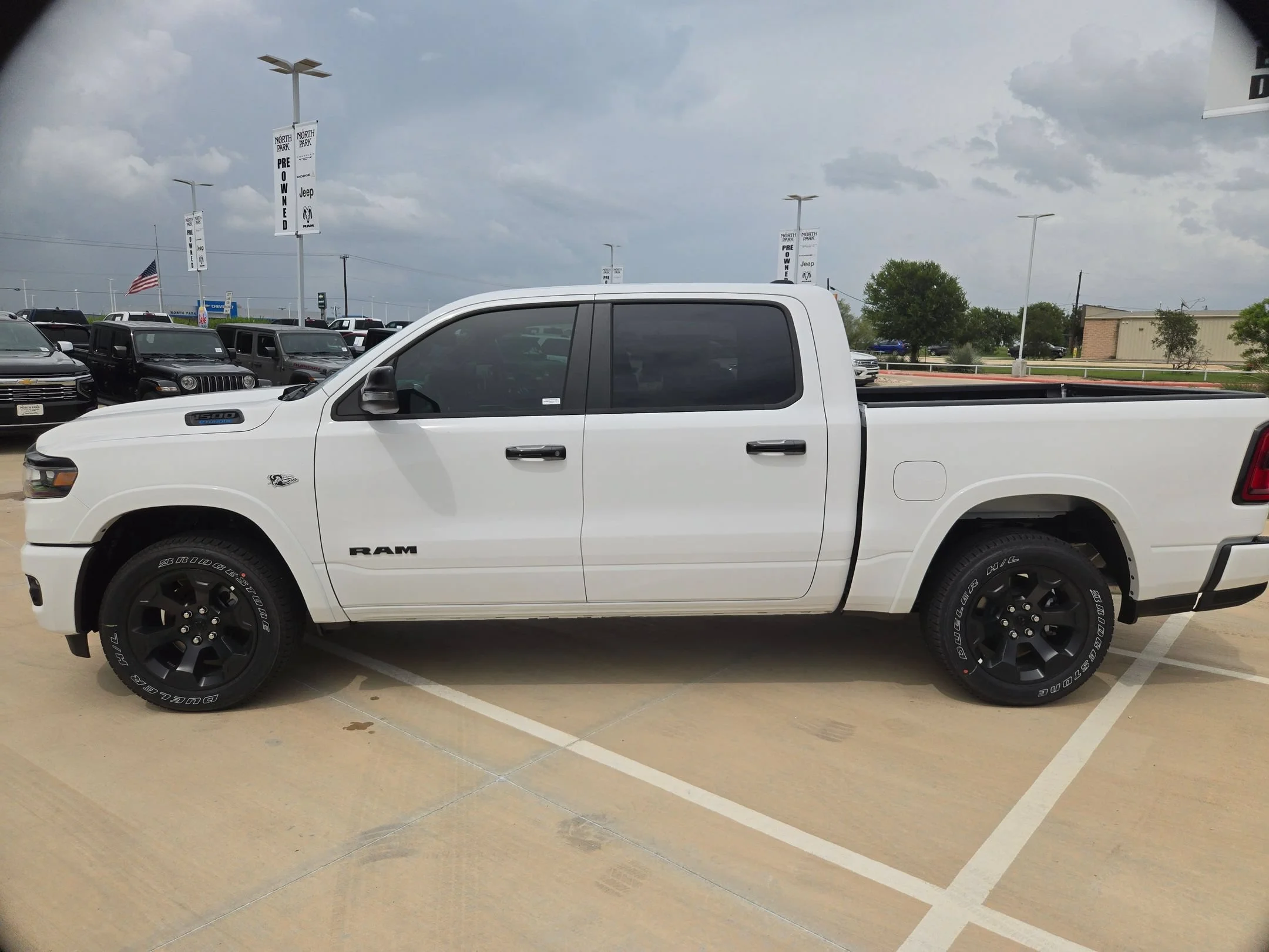 New 2026 Bright White Clear-Coat Exterior Paint RAM Big Horn/Lone Star image 6