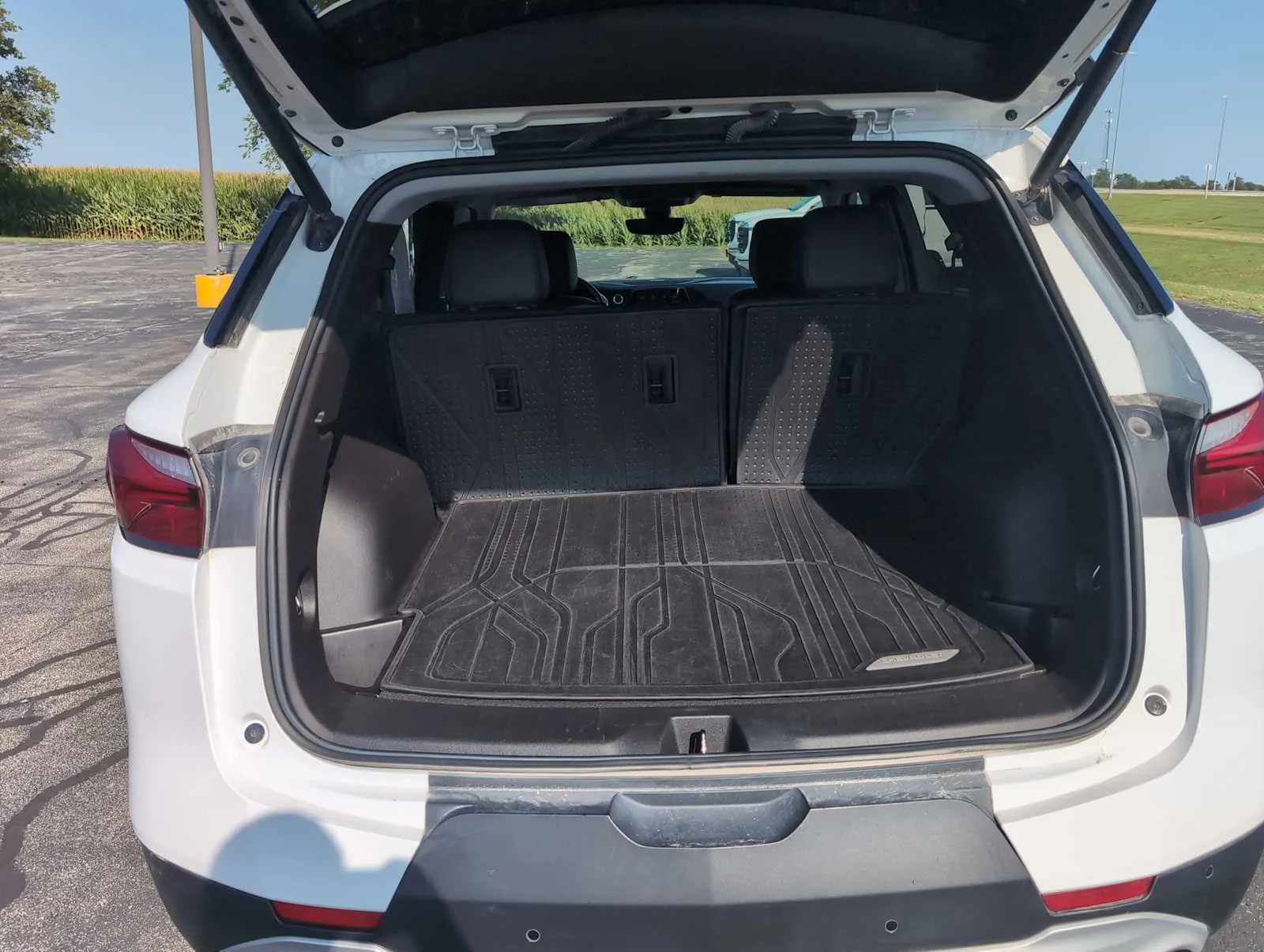 Used 2022 SUMMIT WHITE Chevrolet LT image 27