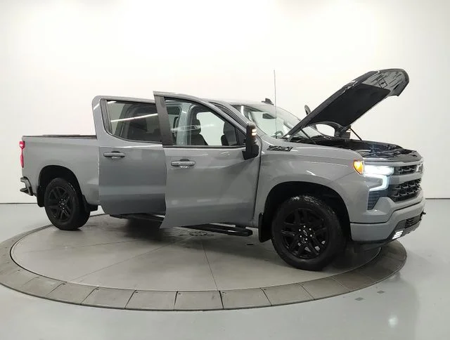 Used 2024 Gray Chevrolet RST image 9
