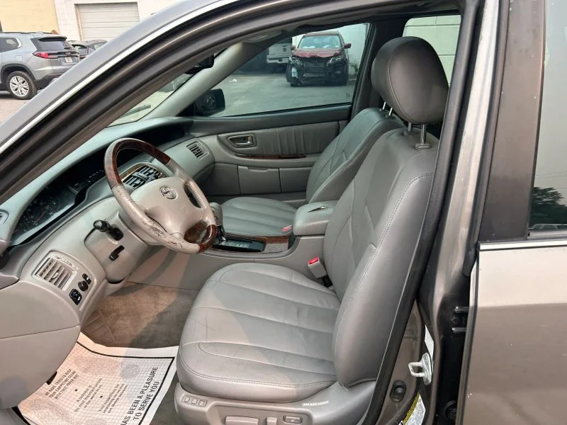 Used 2004 Gray Toyota XLS Sedan 4D image 36