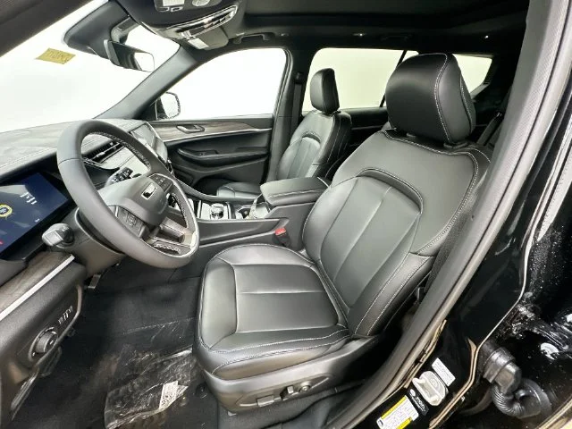 New 2027 High-Gloss Black Paint Jeep Limited image 21