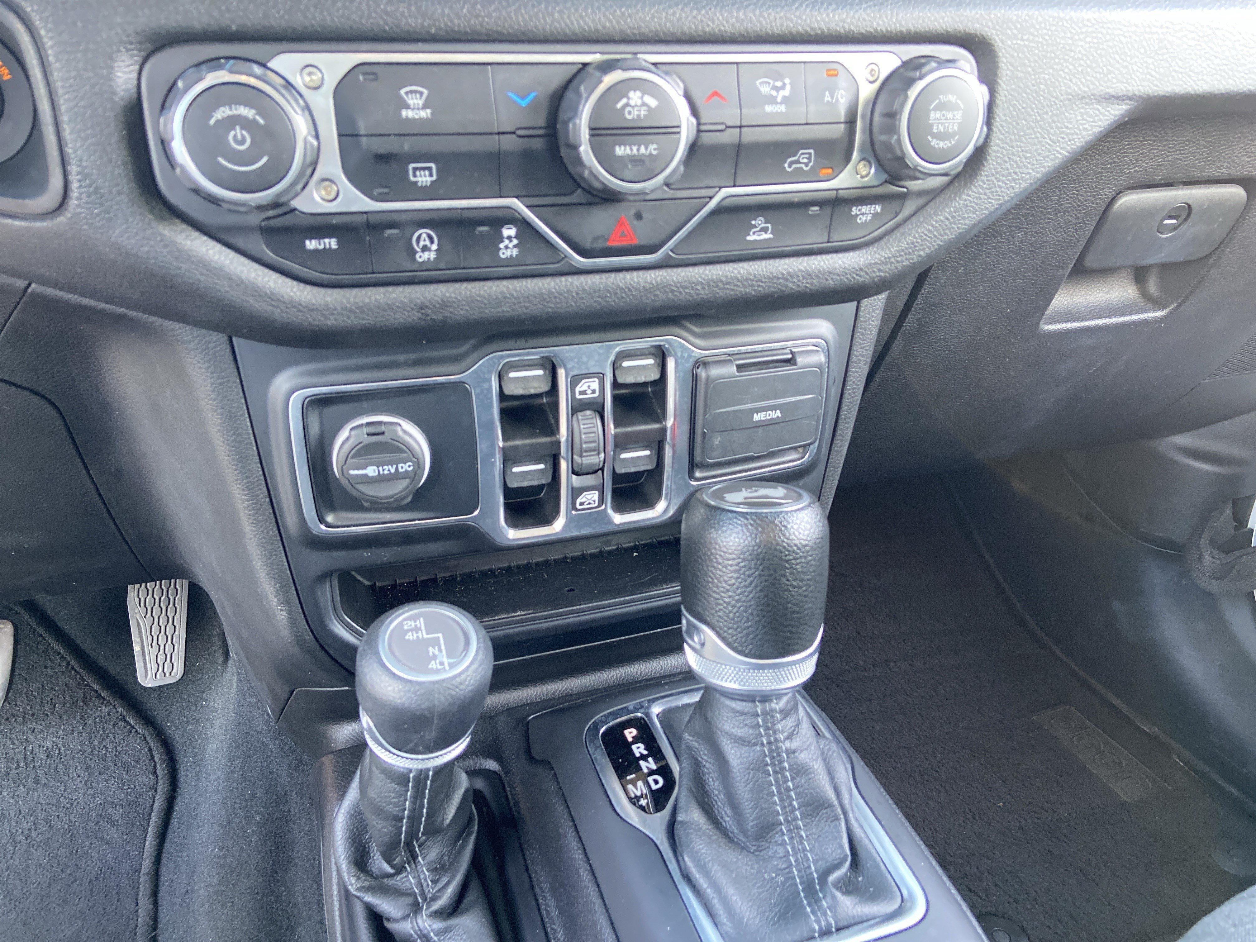 Used 2024 Bright White Clearcoat Jeep Sport S image 40