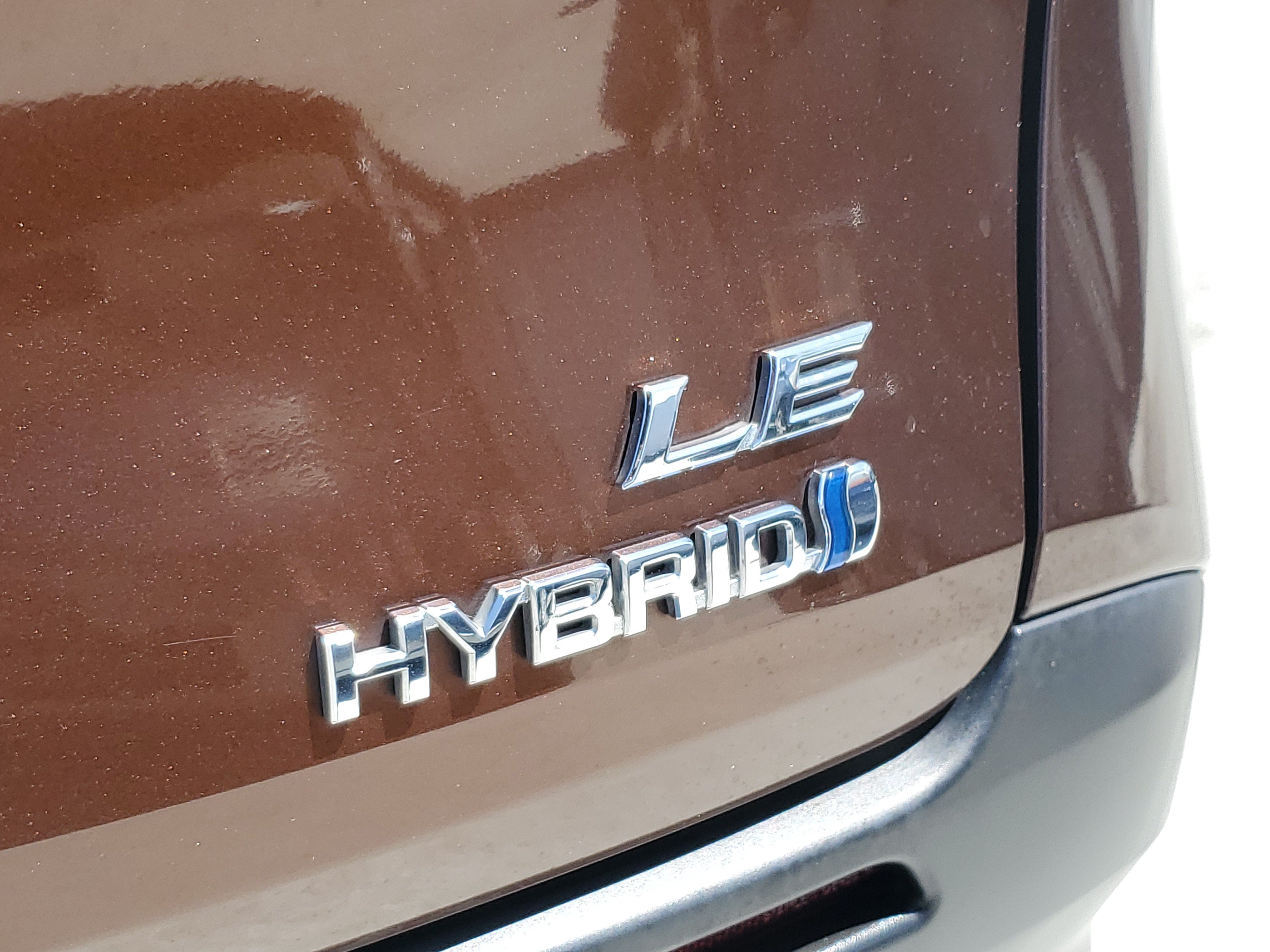 Used 2021 Sunset Bronze Toyota LE image 9