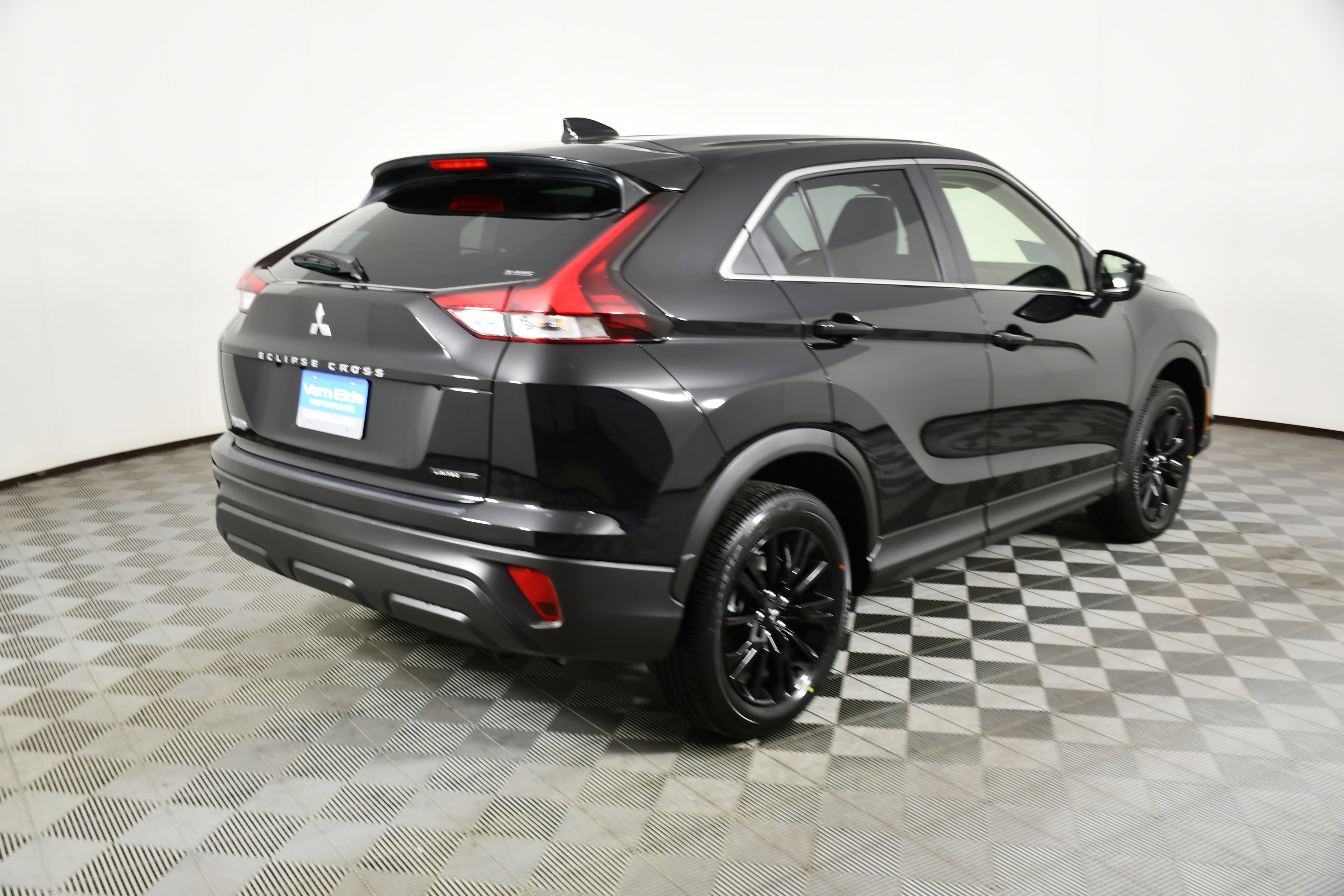 New 2026 Labrador Black Pearl Mitsubishi LE image 6
