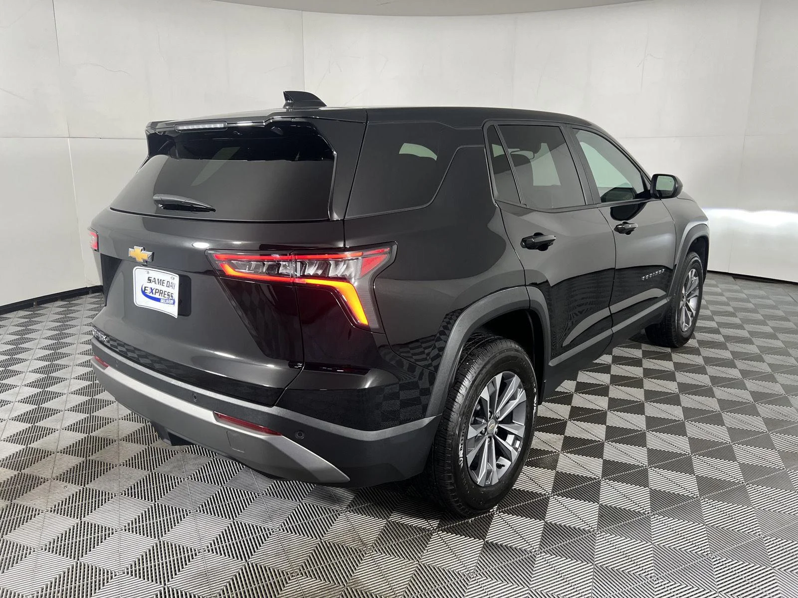 Used 2025 Mosaic Black Metallic Chevrolet FWD LT image 16