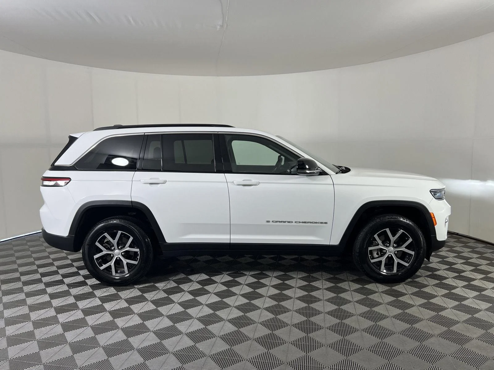 Used 2025 Wh Jeep  image 25