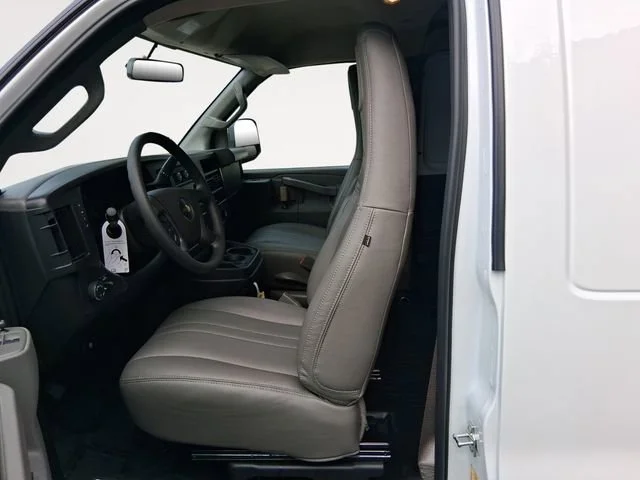 2025 Chevrolet Express Cargo Work Van - Photo 9