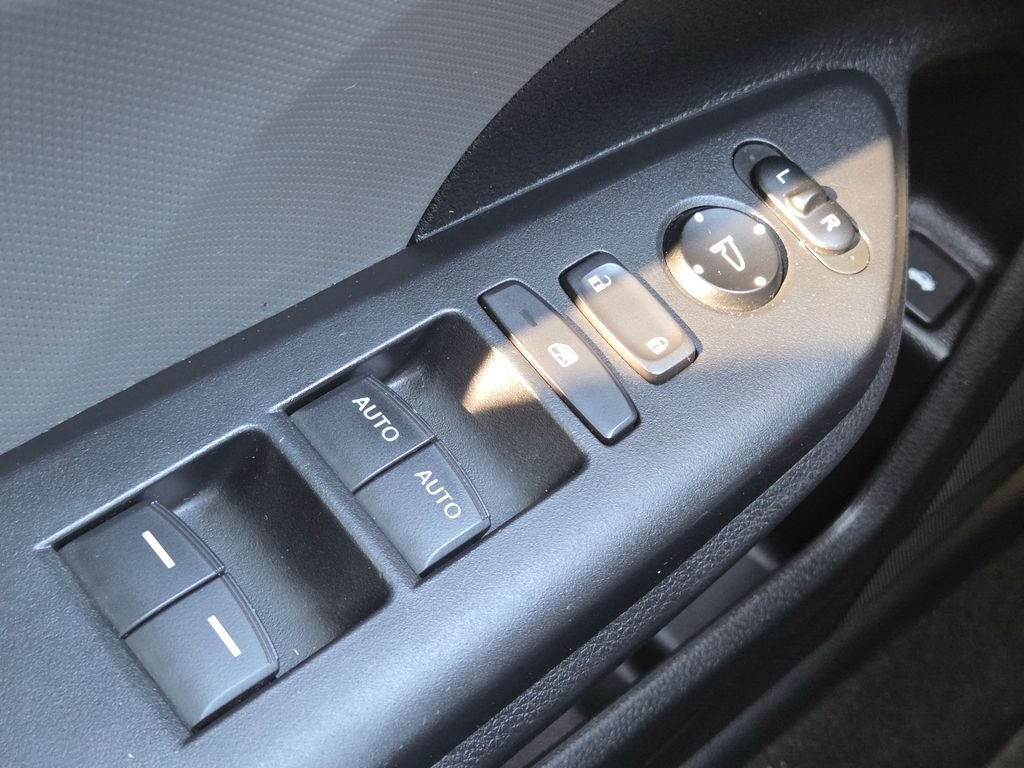 Used 2018  Honda LX image 27