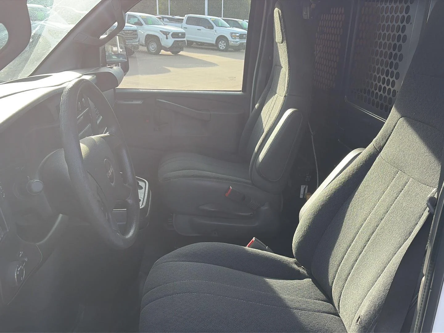 Used 2019 SUMMIT WHITE GMC VAN 2500 RWD 135" image 11