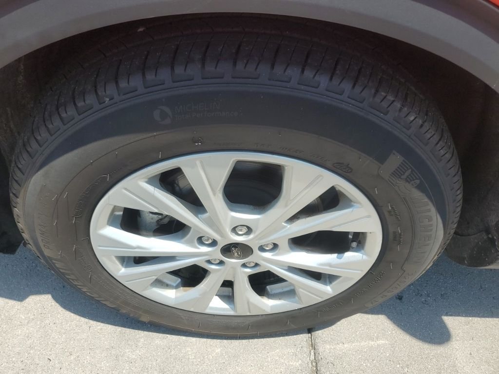Used 2024 Red Ford Active image 11