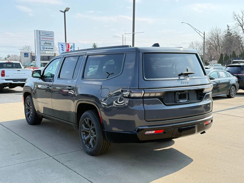 New 2026 Baltic-Gray Metallic Clear-Coat Exterior Paint Jeep Limited Altitude image 5