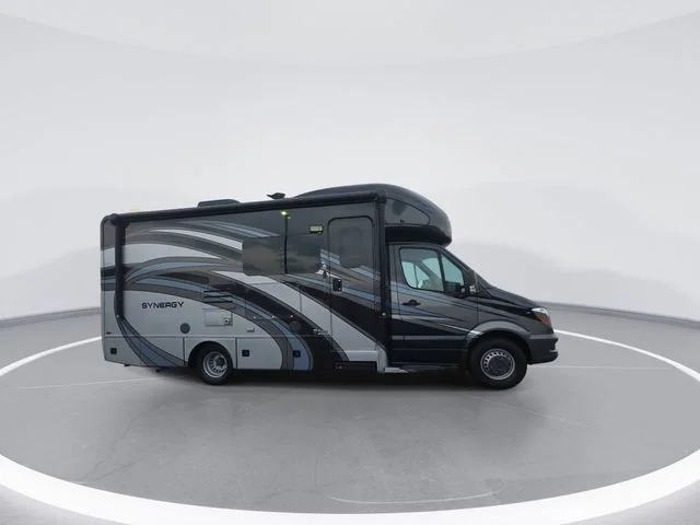 Used 2016  Mercedes-Benz Base image 3