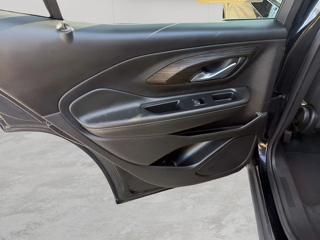 Used 2024 Ebony Twilight Metallic GMC SLE image 11