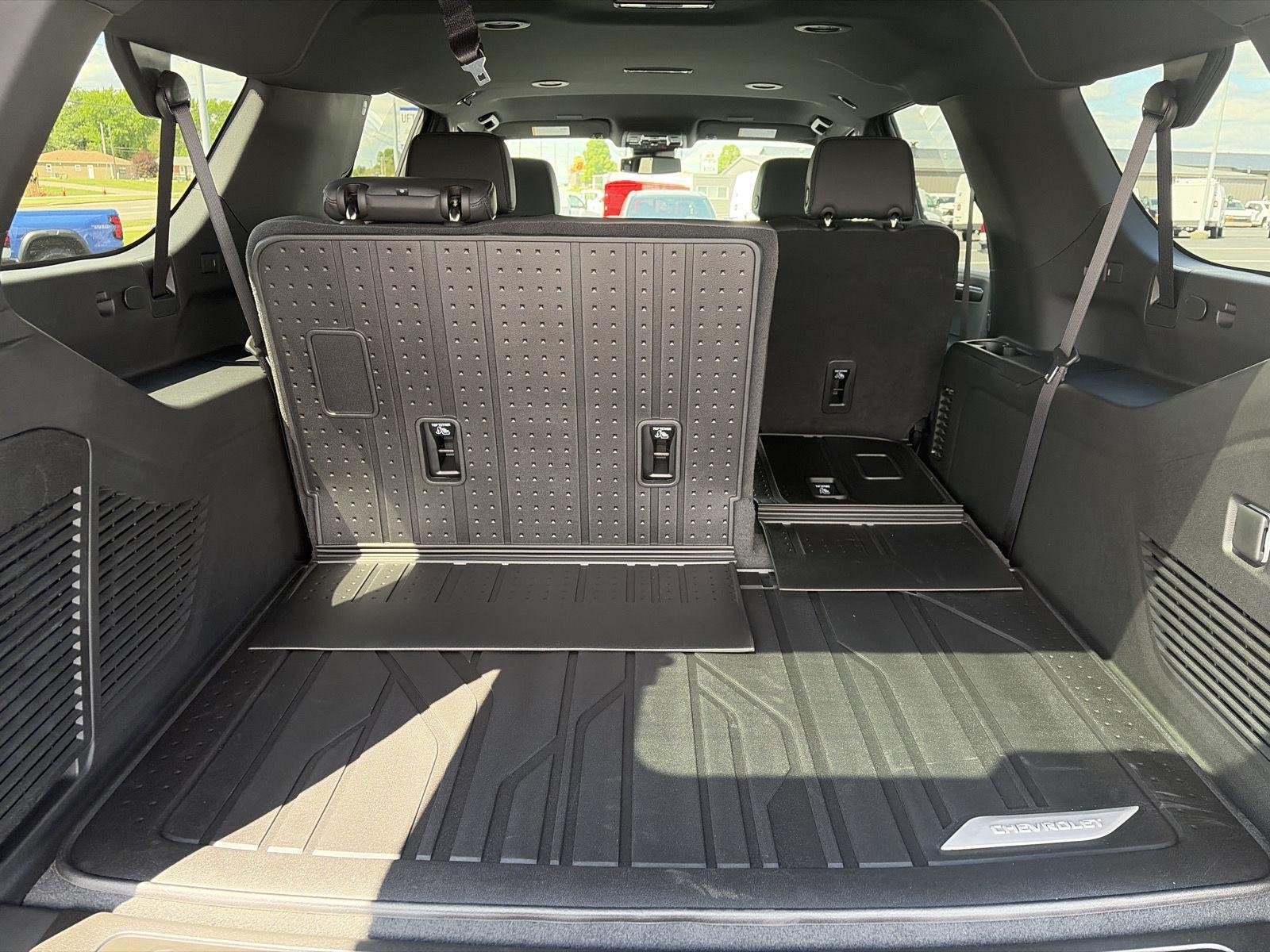 2026 Chevrolet Suburban LT - Photo 8