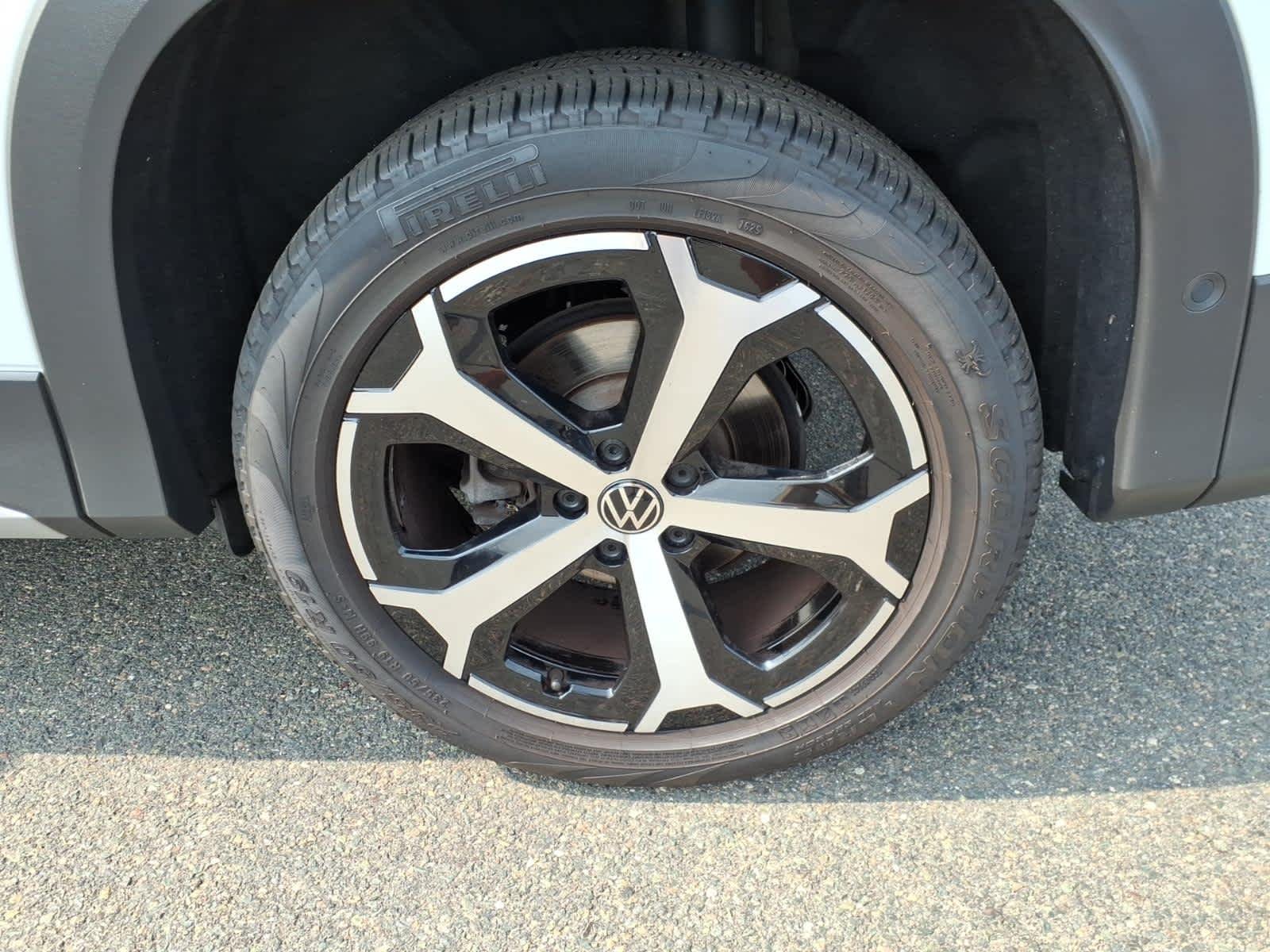 Certified Used 2025 Pure White Volkswagen SE image 9
