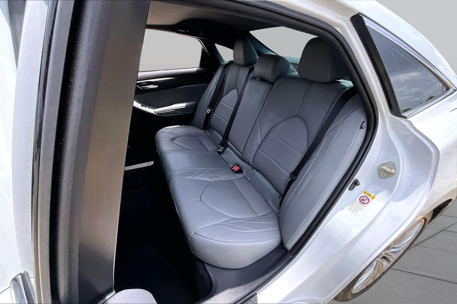 Used 2019 Wind Chill Pearl Toyota Limited image 20