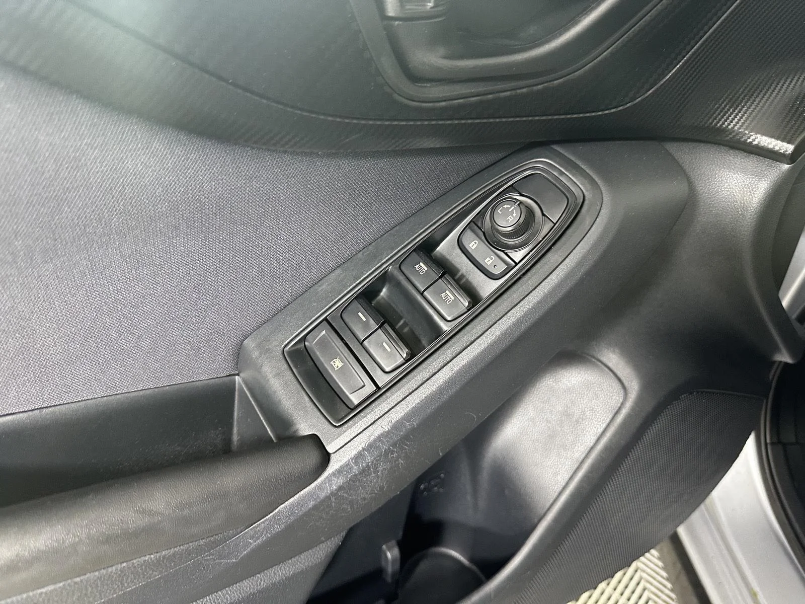 Used 2018 Ice Silver Metallic Subaru Premium image 15