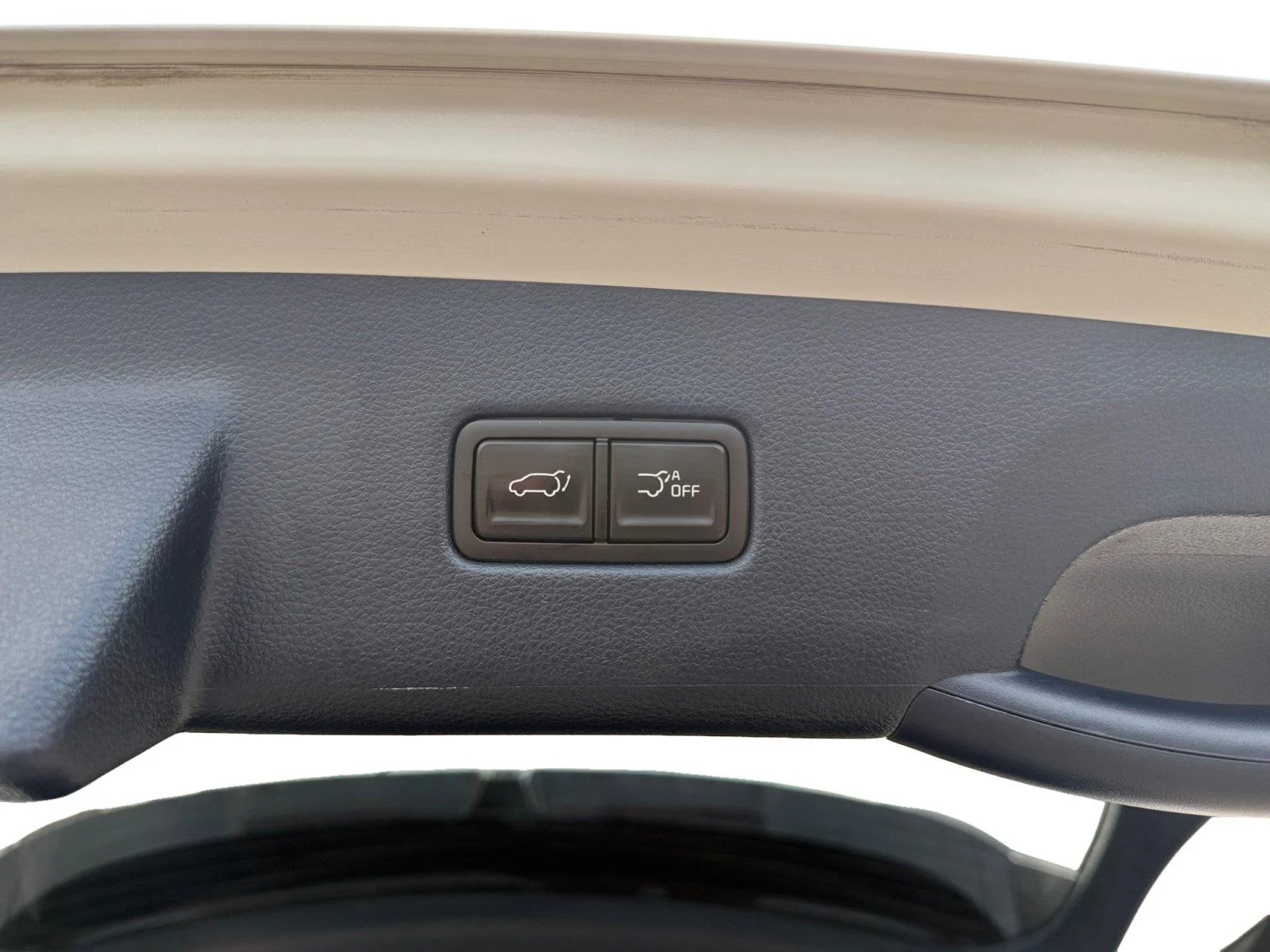 Used 2025 Snow White Pearl Kia SX Prestige image 15