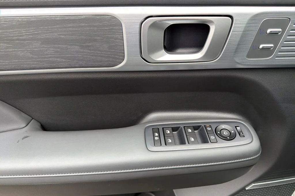 2026 Hyundai Santa Fe Limited - Photo 9