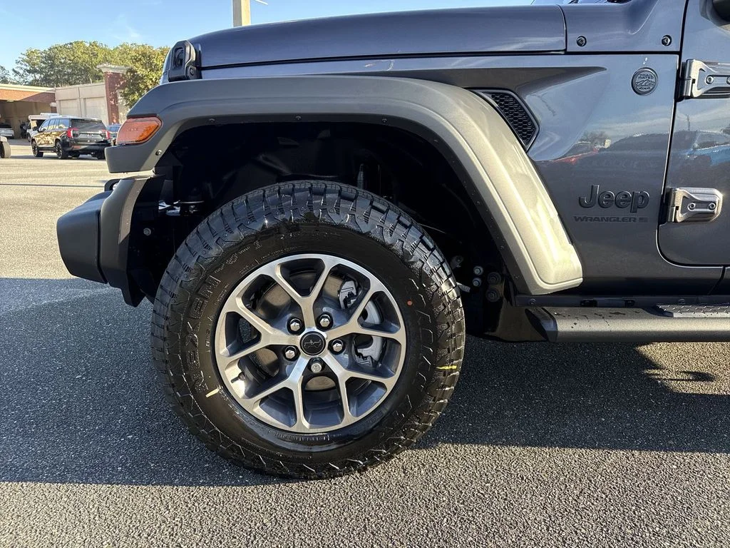 New 2026 Granite Crystal Metallic Clear-Coat Exterior Paint Jeep Sport S image 9