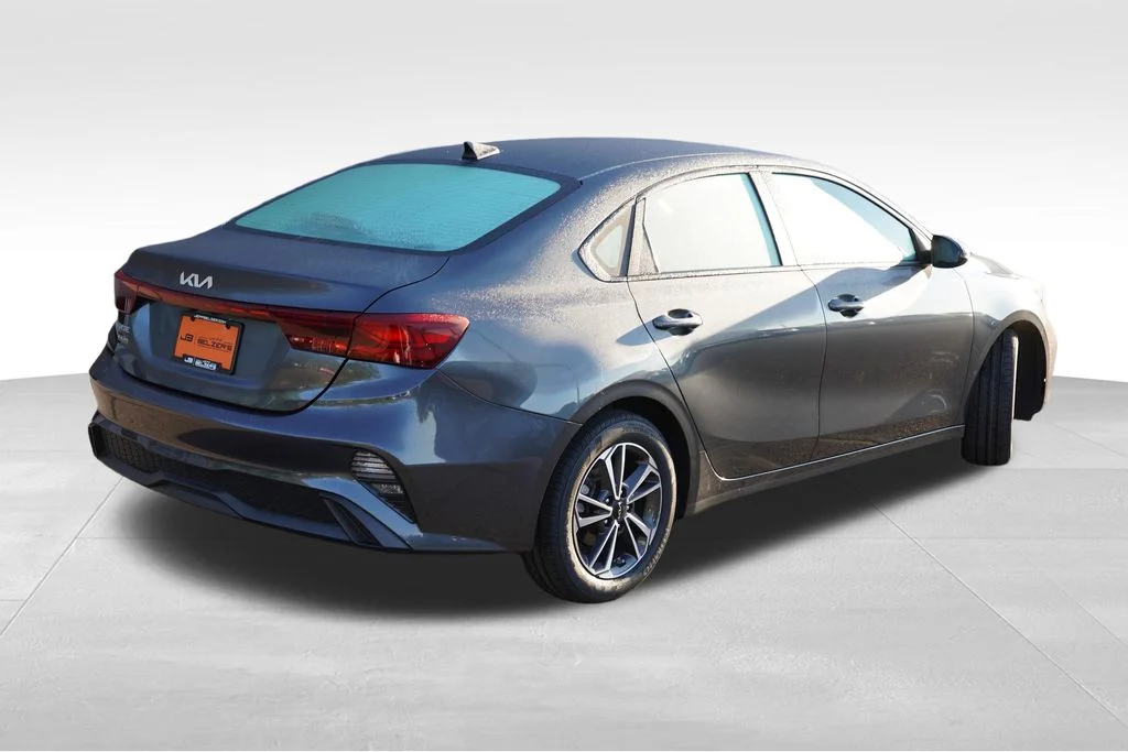 Used 2023 Gravity Gray Kia LXS image 5