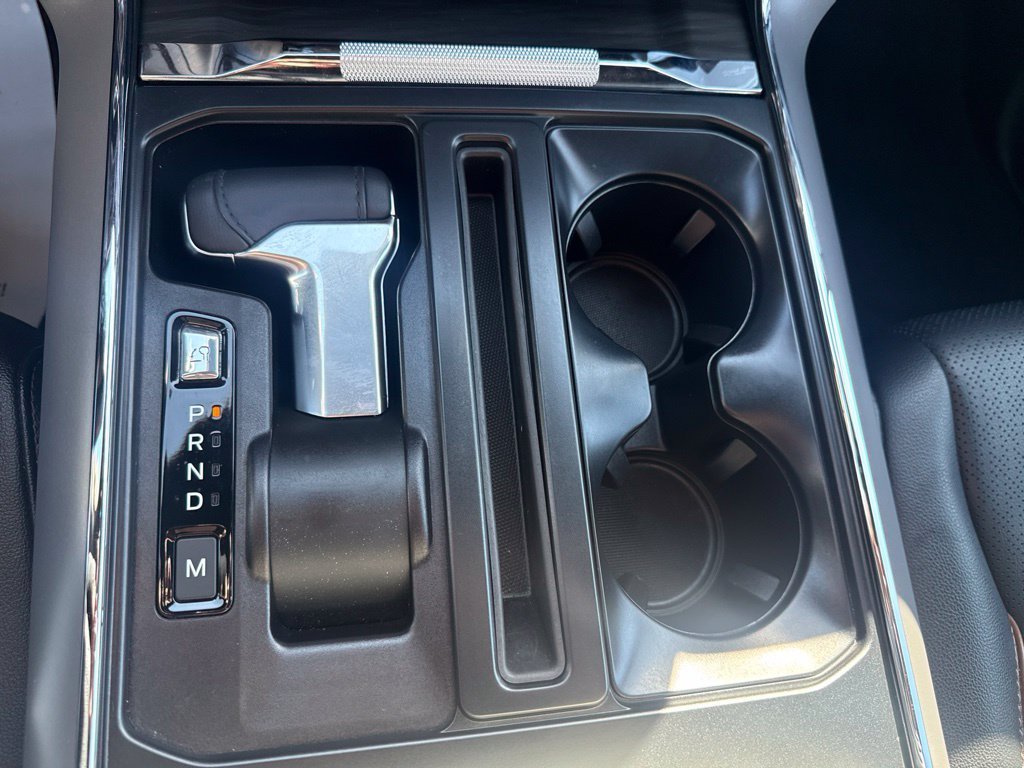 Used 2024  Ford Lariat image 57