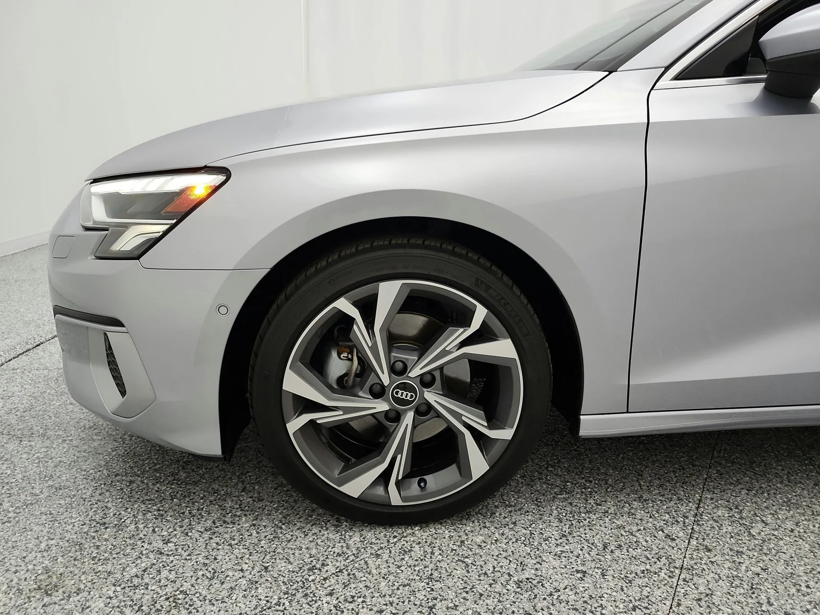 Used 2022 Florett Silver Metallic Audi Premium Plus 40 TFSI image 17