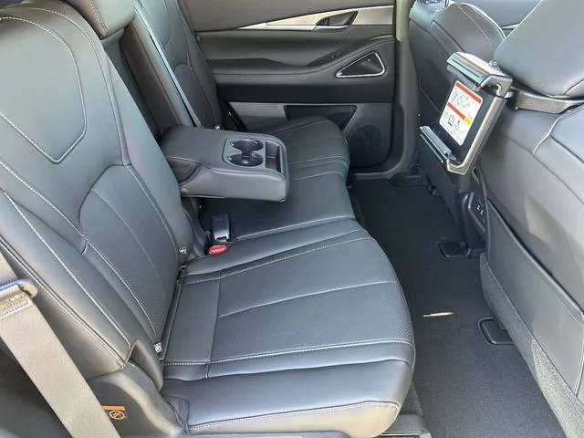 New 2027 GRAND BLUE INFINITI Luxe AWD image 15