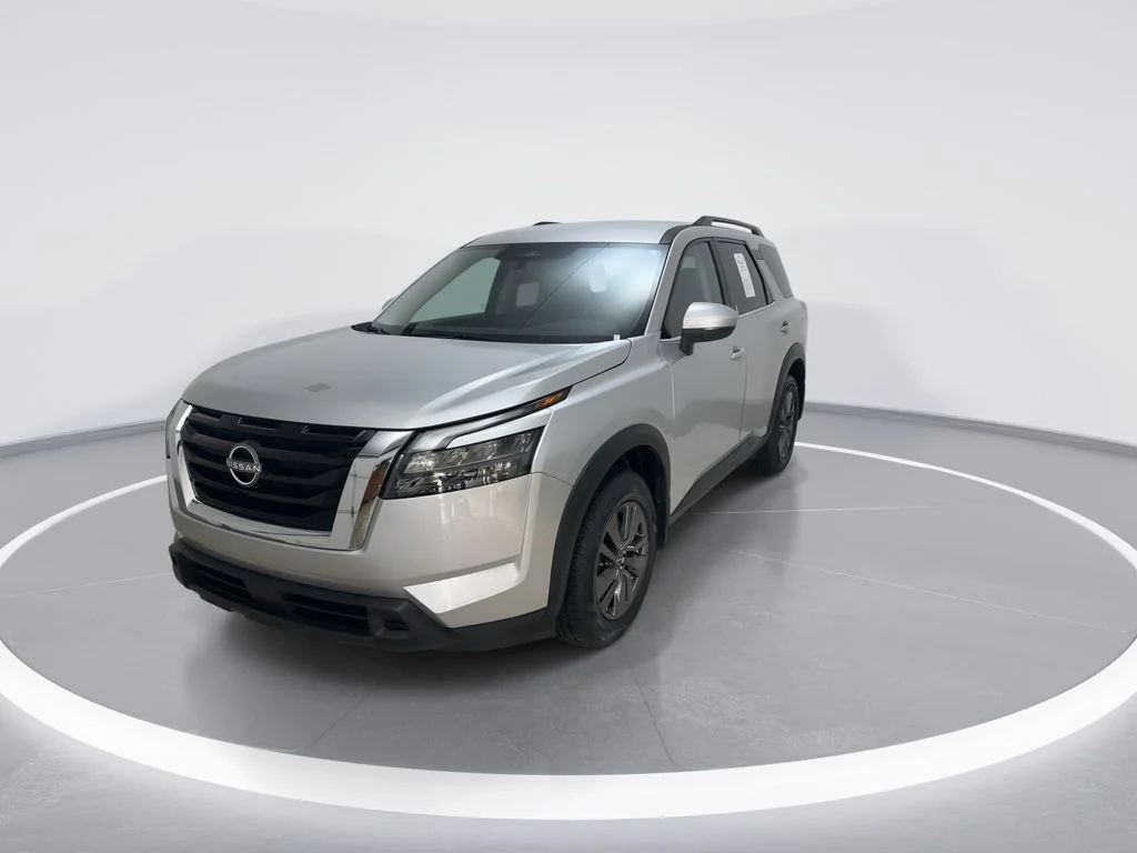 Used 2023 Silver Nissan SV image 4