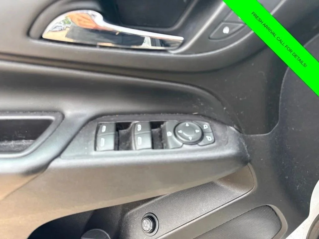 Used 2018 Summit White Chevrolet LT image 14