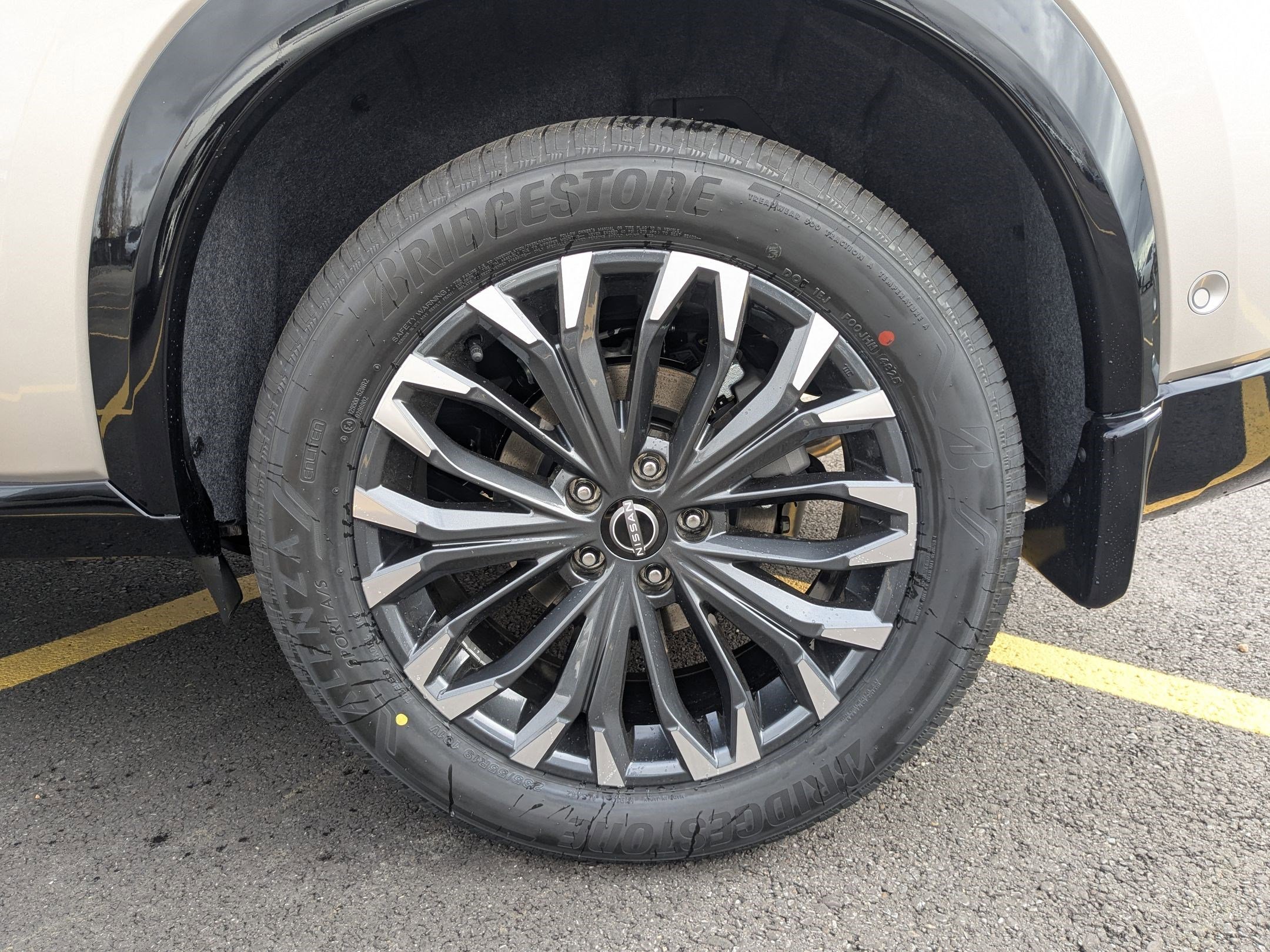 New 2026 Champagne Silver Metallic/Super Black Nissan Platinum image 17