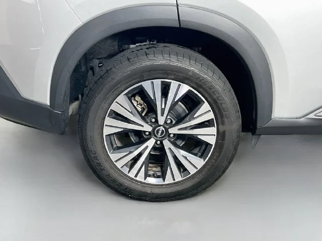 Used 2023 Silver Nissan SV image 34