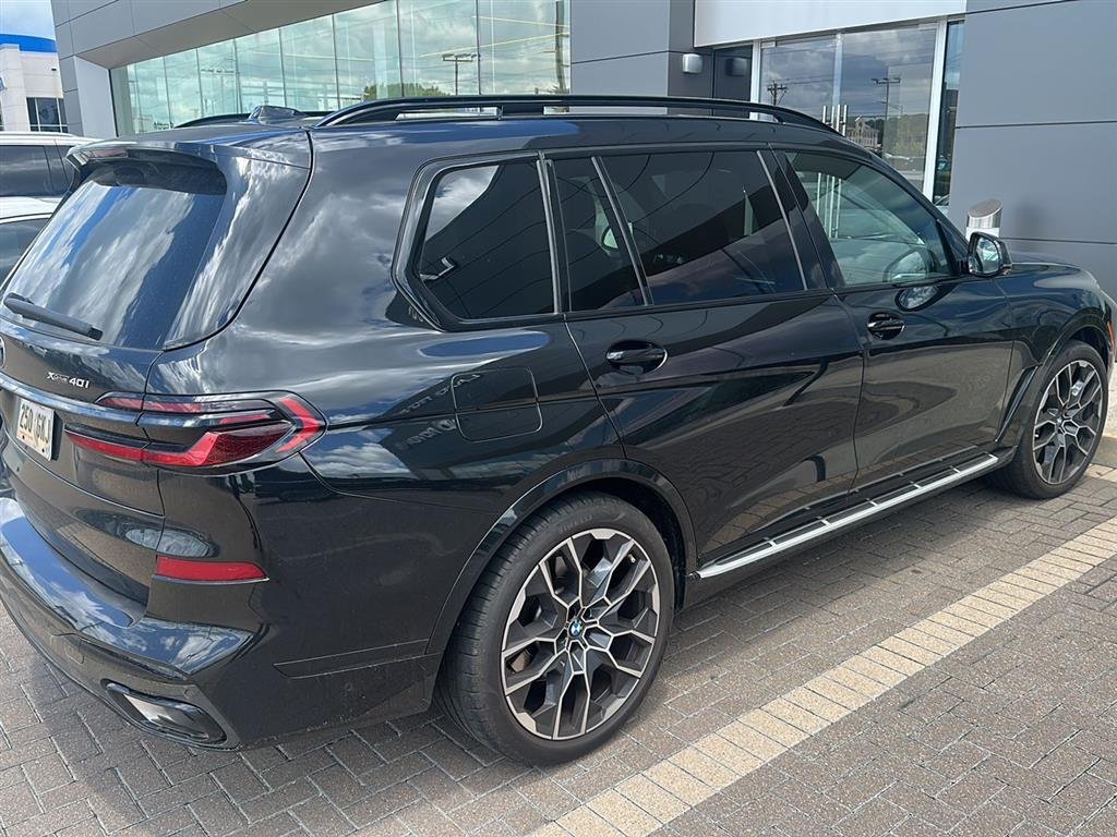 Used 2024 Black Sapphire Metallic BMW xDrive40i image 3