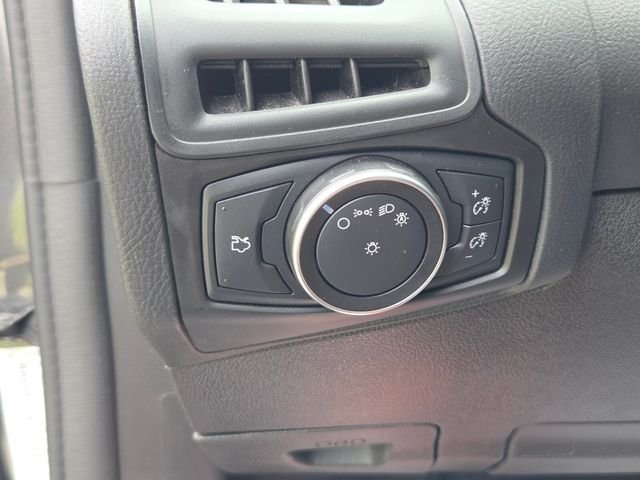 Used 2018 Gray Ford SE image 24