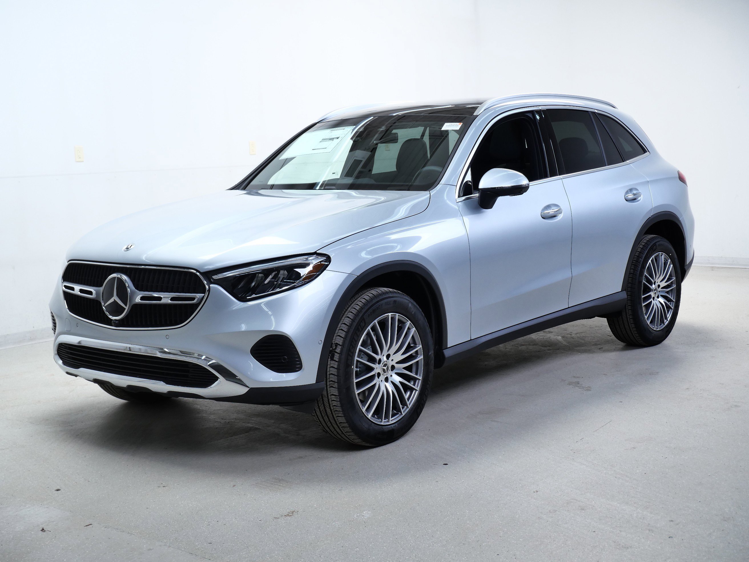 New 2026 Cirrus Silver Metallic Mercedes-Benz GLC 300 image 4