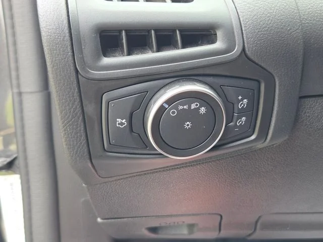 Used 2018 Gray Ford SE image 24