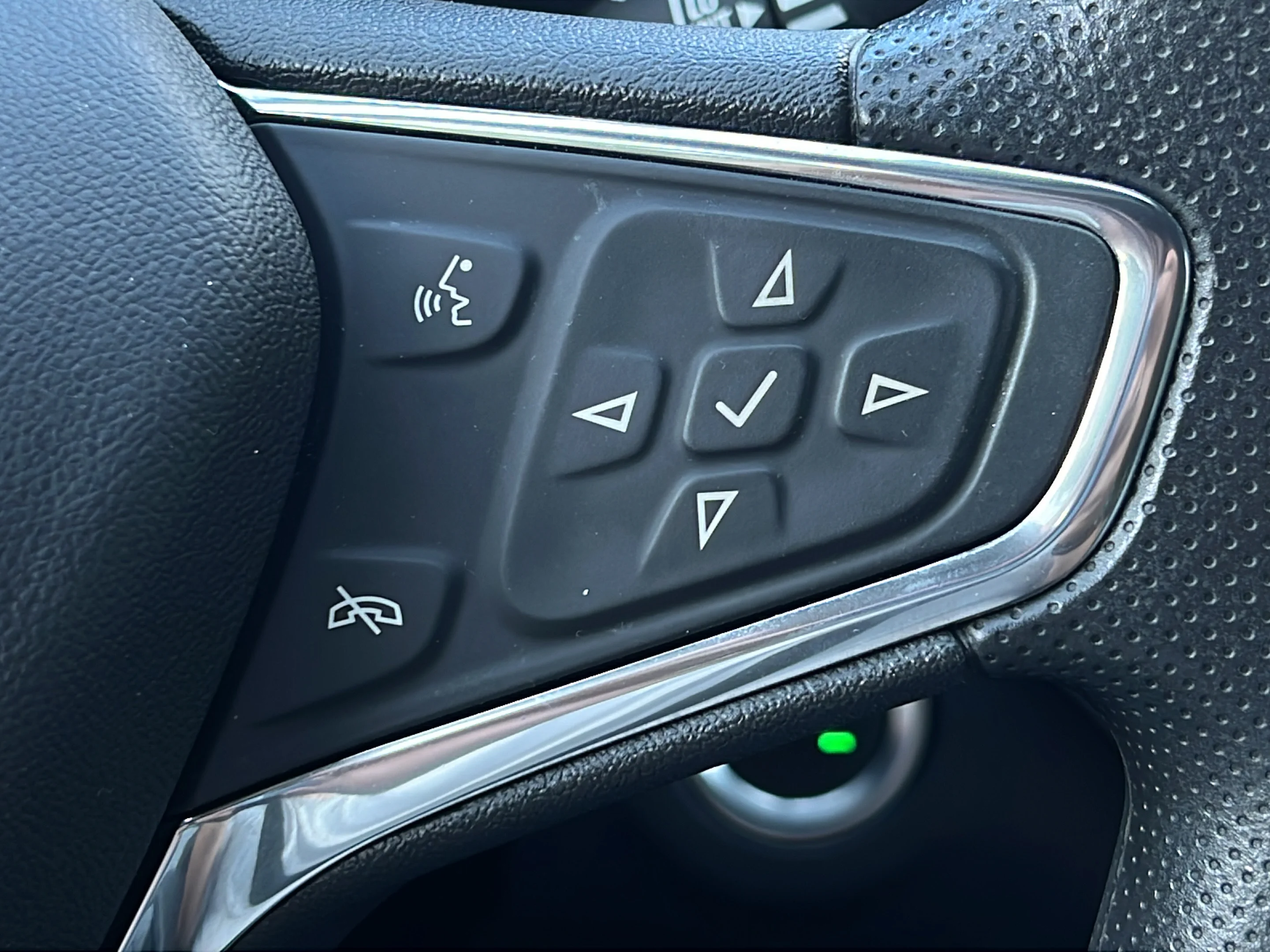 Used 2020 Cayenne Orange Metallic Chevrolet LS image 19