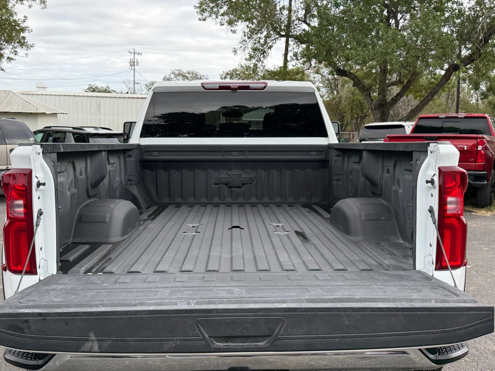 Used 2025 Summit White Chevrolet LT DRW image 19