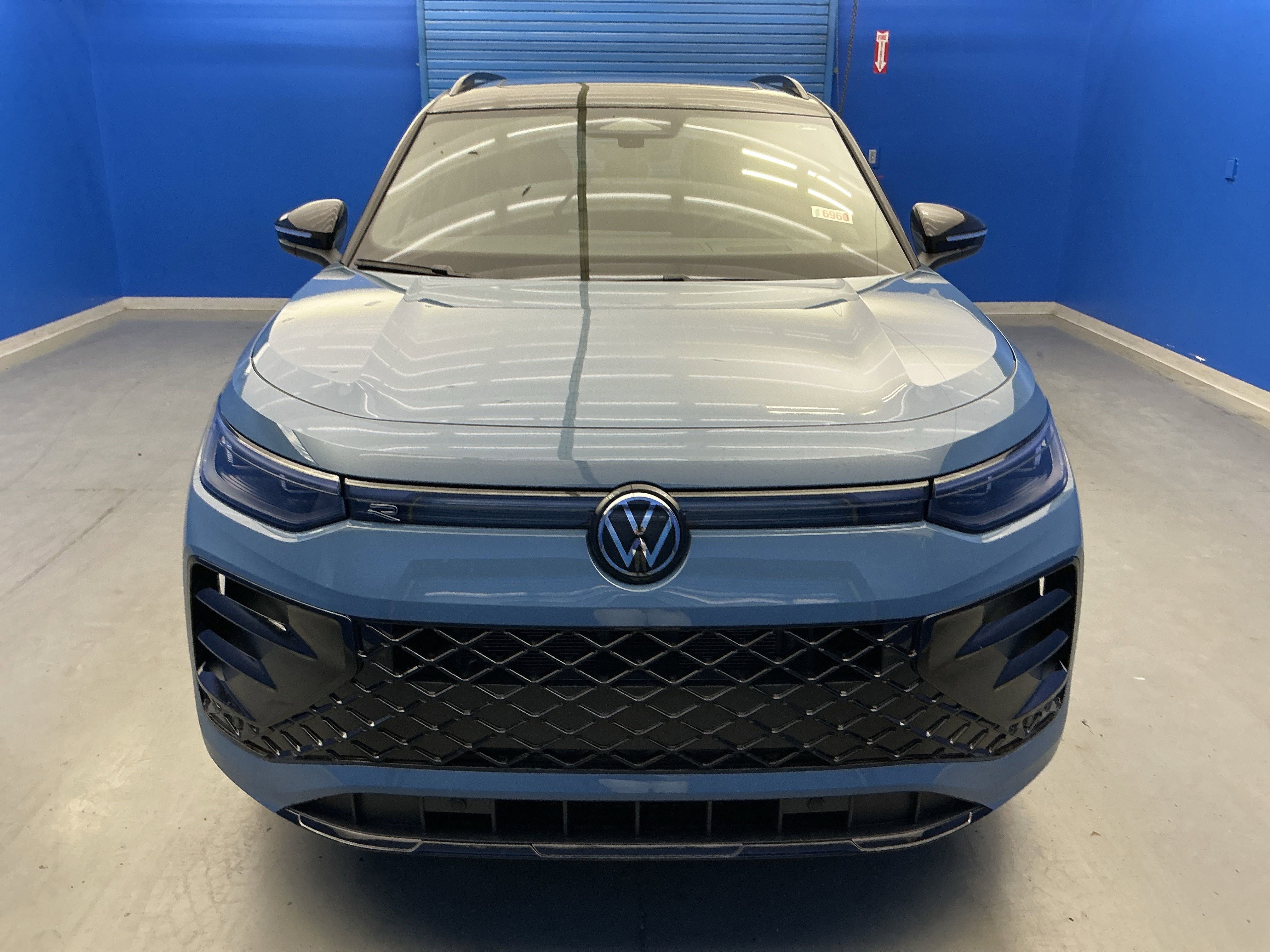 2025 Volkswagen Tiguan SE R-Line Black photo 3