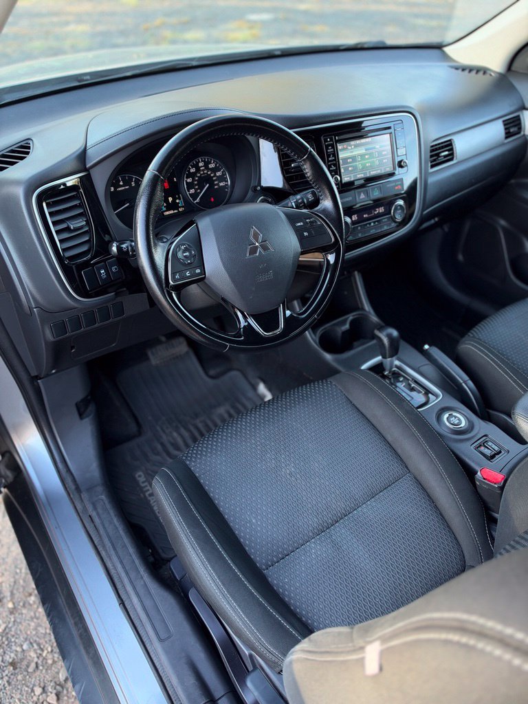 Used 2016 Mercury Gray Metallic Mitsubishi SE image 28