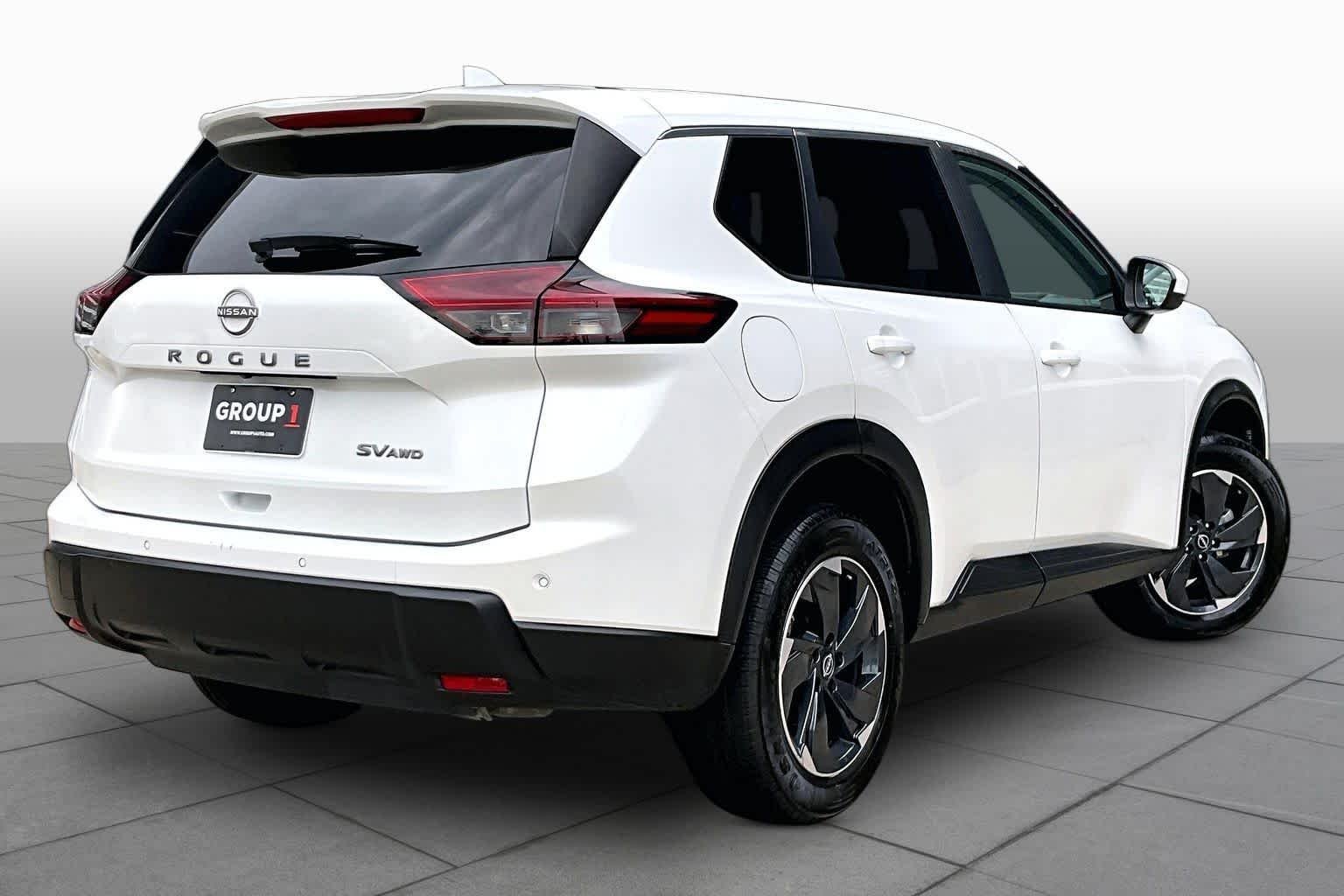 Used 2024 Everest White Pearl Nissan SV image 13