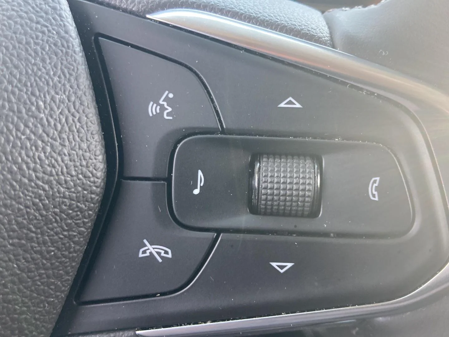 Used 2025 Sterling Gray Metallic Chevrolet LT image 17