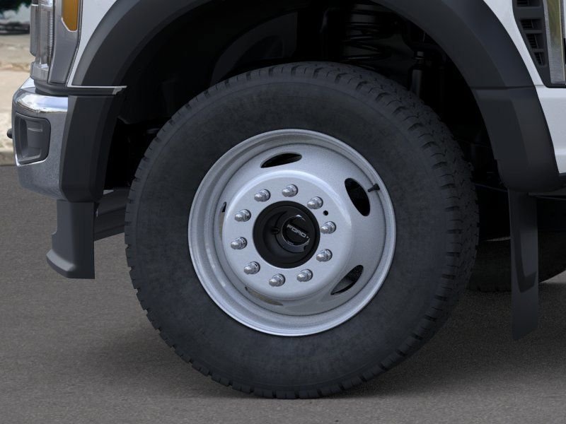 New 2025 Oxford White Ford F-550® XL image 19