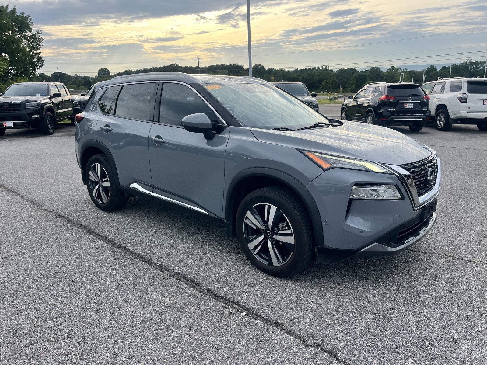Used 2023 Boulder Gray Pearl Nissan SL image 1