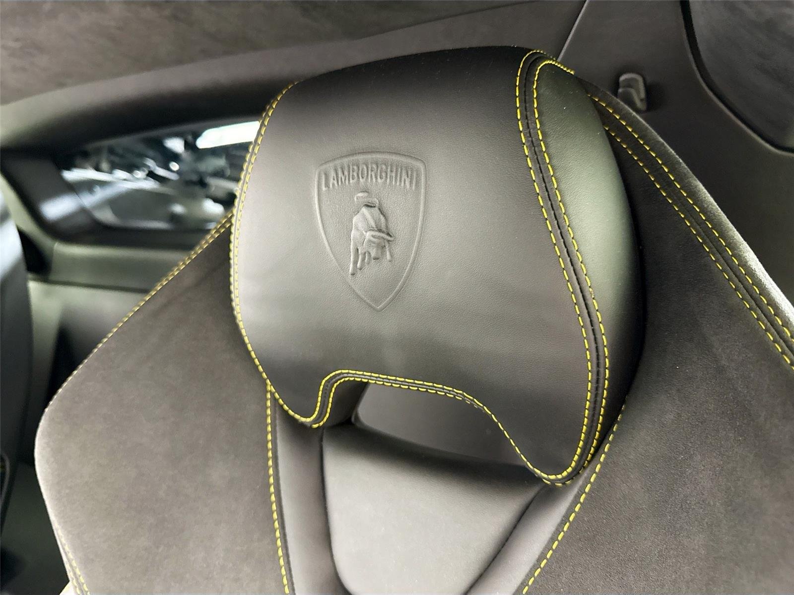 Used 2018 Arancio Borealis Pearl Effect Lamborghini  image 28