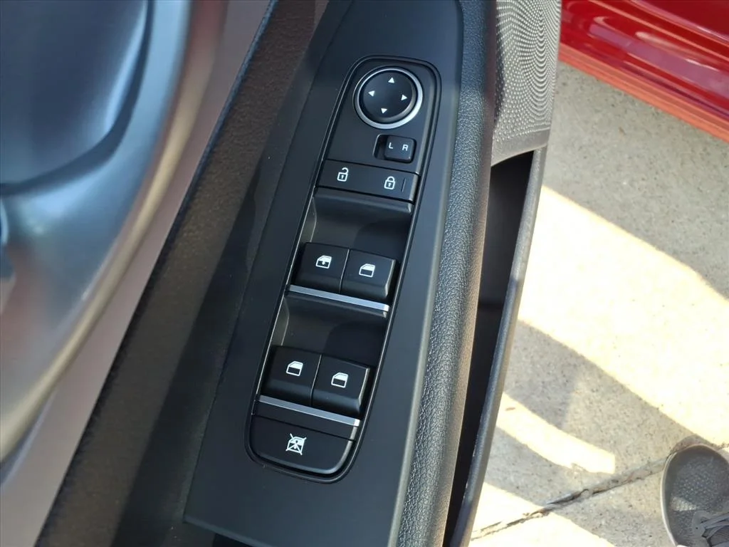 2024 Kia Forte LXS - Photo 18