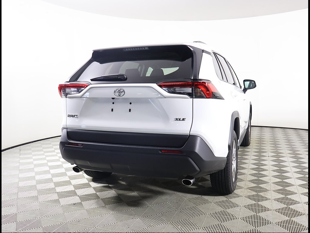 Used 2025 Ice Cap Toyota XLE image 5