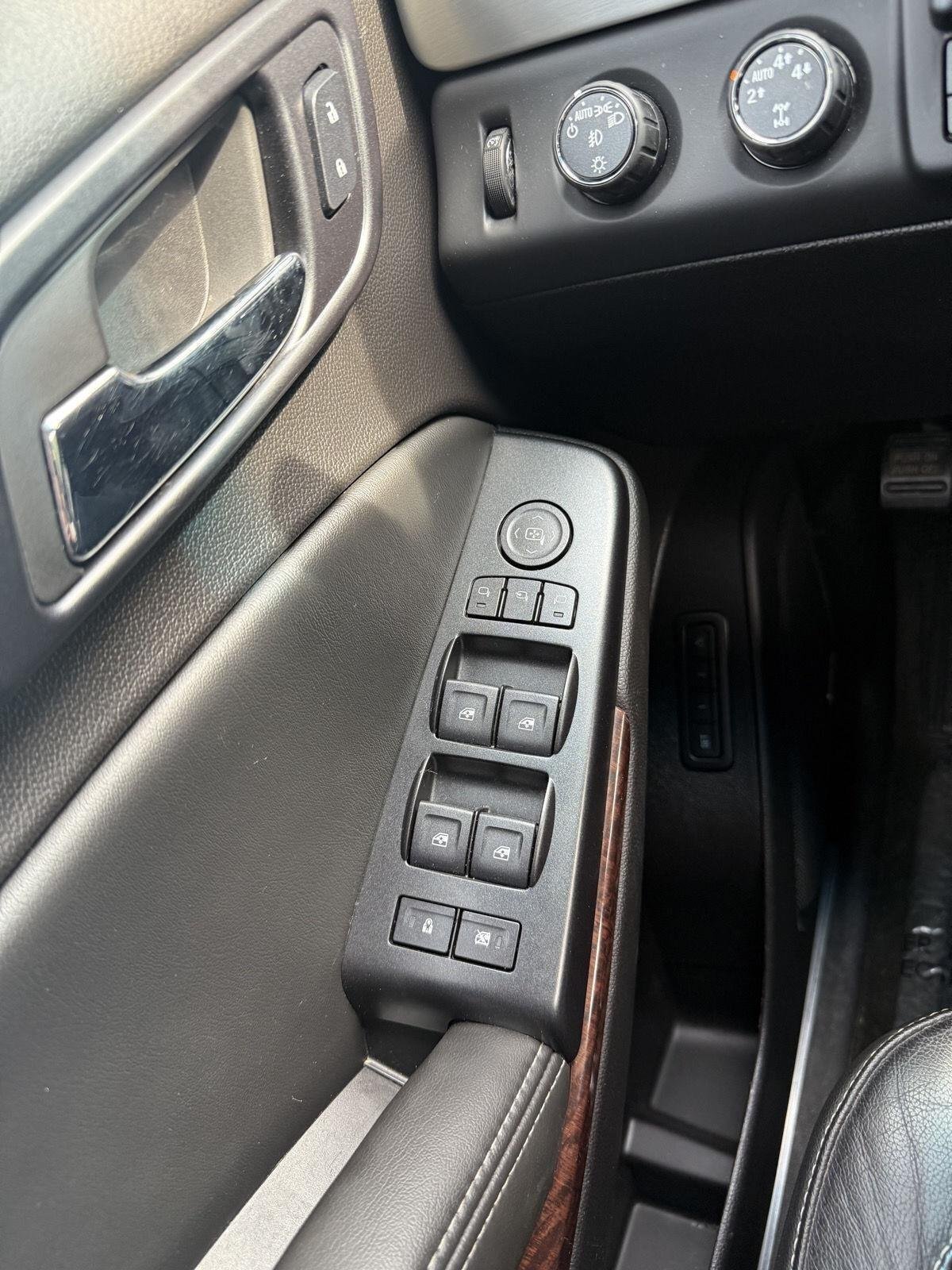 Used 2015 Iridium Metallic GMC SLT image 12